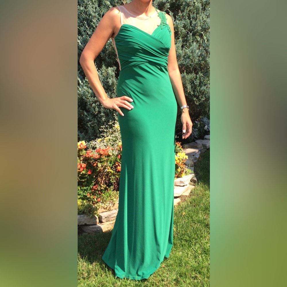 Bridesmaid/prom sexy and feminine long dress.  Size 4.